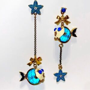 BETSEY JOHNSON EARRING